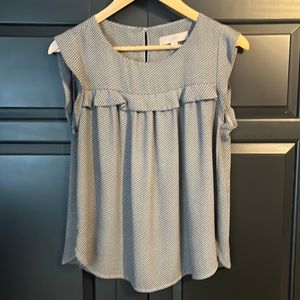 Beautiful black +white patterned sleeveless blouse. Pretty details. LOFT MP. EUC
